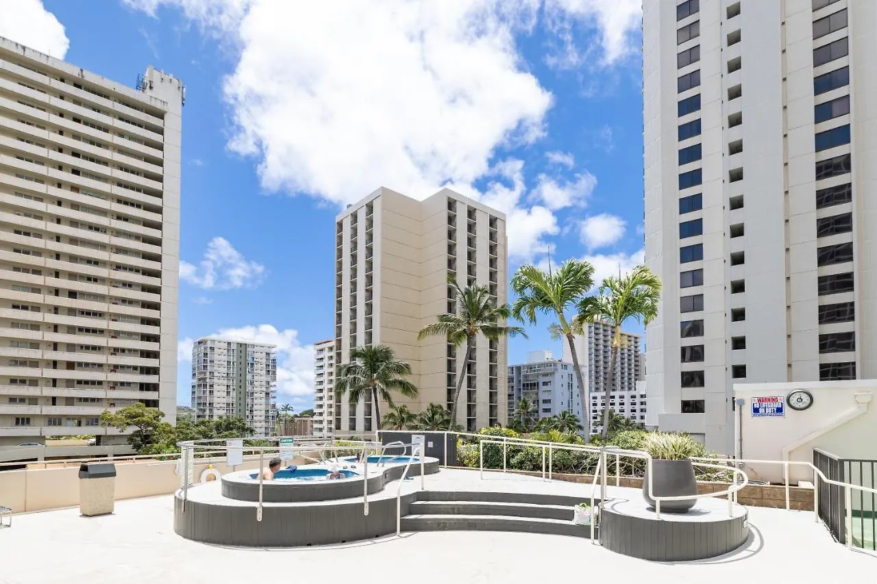 Gorgeous Condo With Ocean View, Near Beach, Free Parking Honolulu