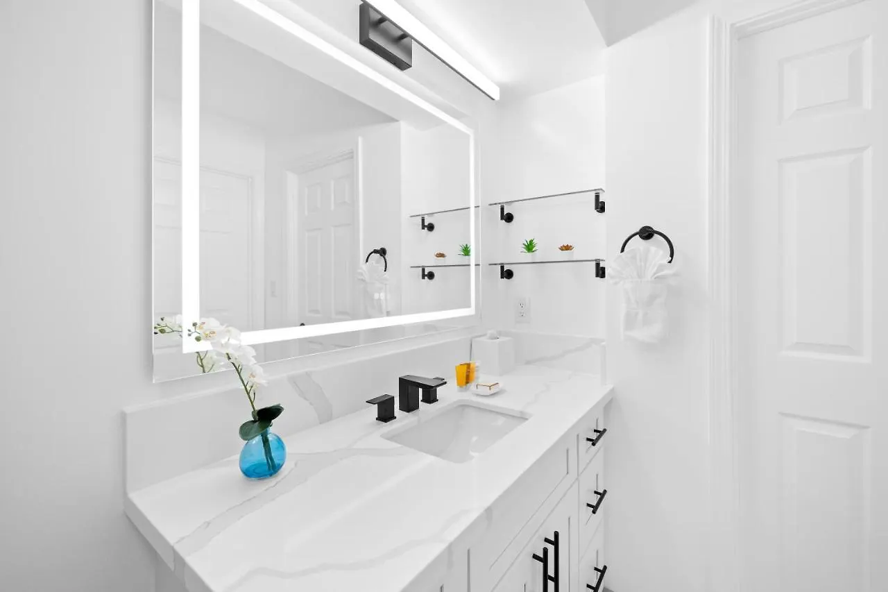 Апартаменты Gorgeous Condo With Ocean View, Near Beach, Free Parking Гонолулу
